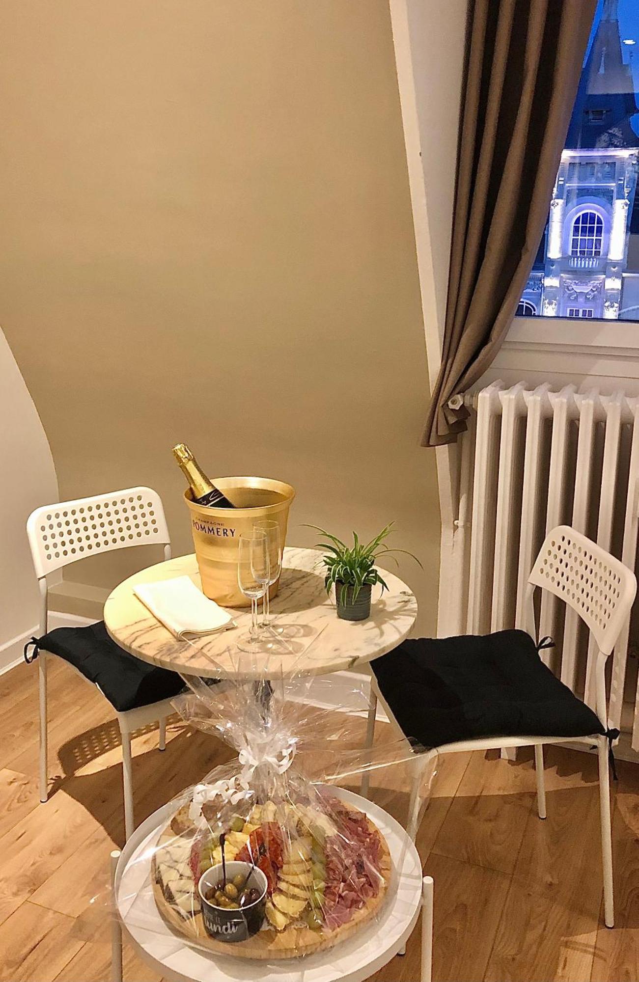 La Suite 7 Gite Urbain Charleville-Mézières Exteriör bild