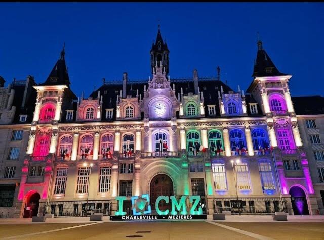 La Suite 7 Gite Urbain Charleville-Mézières Exteriör bild