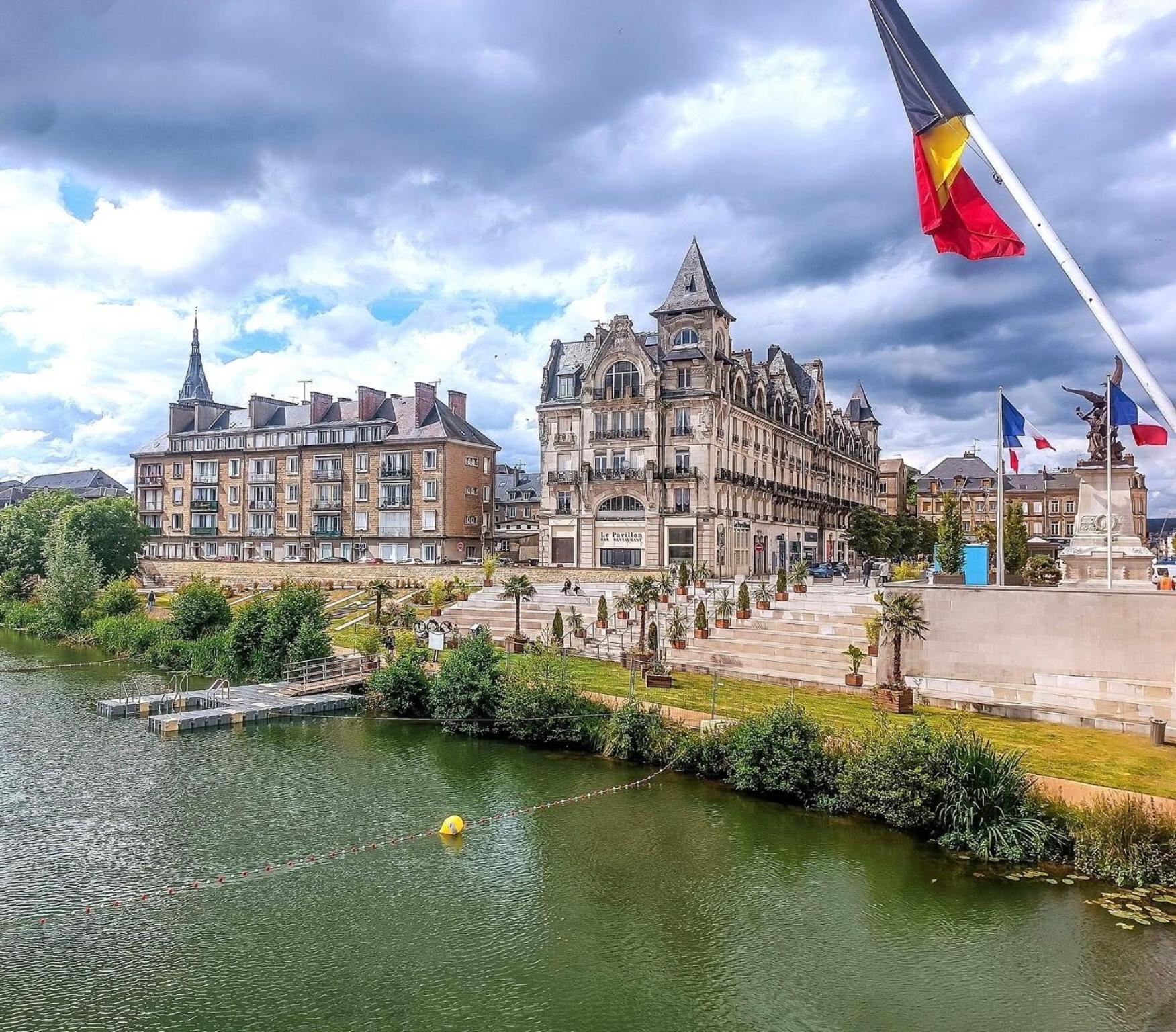 La Suite 7 Gite Urbain Charleville-Mézières Exteriör bild